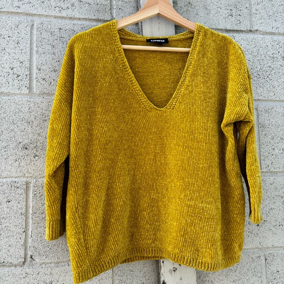 Express Gold Sweater - Picture 1 of 4